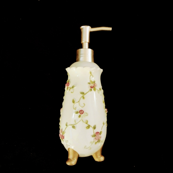 Wamsutta Other - Bathroom accessory